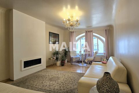 Lage: Im Herzen von Riga, in der Nähe von Universitäten, Geschäften und öffentlichen Verkehrsmitteln. Die Wohnung wurde mit viel Liebe zum Detail entworfen, um eine optimale Raumnutzung zu gewährleisten. Ein Biokamin ist ideal, um eine gemütliche Atm...
