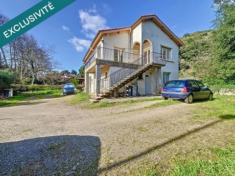 Située au calme dans le hameau des Cambous, sur la commune de Taussac-la-Billière, à seulement 2 minutes en voiture du centre de Lamalou-les-Bains et de ses célèbres Thermes, et à 15 minutes de Bédarieux, cette maison traditionnelle en R+1 propose un...