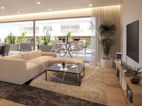 Fabulosa Penthouse T4 situada no piso 3. A área social da Penthouse situa-se no último piso e tem acesso direto por elevador. No último piso encontramos a sala com 40,82m2 em open space com a cozinha com 23,83m2 e acesso a um fantástico terraço com 7...