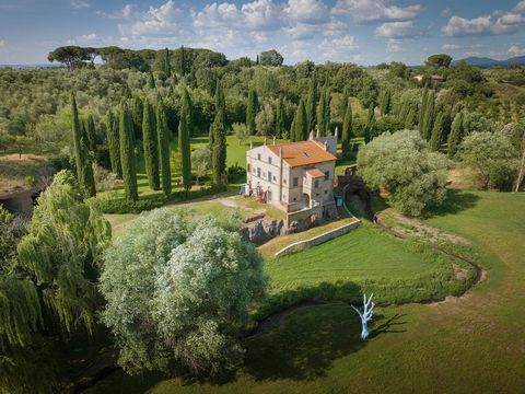 Situata in posizione privilegiata alle porte di Vetralla, la Tenuta Marchionato di Paternostro sorge come un gioiello incastonato nella ricca cornice paesaggistica della Tuscia, a soli sessanta minuti d'auto da Roma attraverso l'autostrada. Un luogo ...