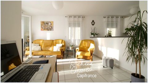 Florensac Appartement T3 lumineux avec grande terrasse, garage et aucun travaux Au cur du centre-ville de Florensac, découvrez ce spacieux appartement T3 de 78 m², baigné de lumière et parfaitement entretenu, situé au premier étage d'une résidence sé...