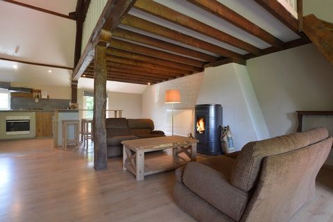Nouvelle dans notre offre, cette splendide maison a été rénovée de fond en comble et est disponible à la location depuis mai 2018. La propriétaire a su préserver l'atmosphère d'antan tout en transformant la maison selon des critères de confort modern...