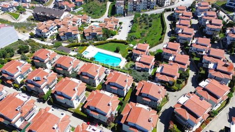 Möblierte vierstöckige Villa in einem Komplex mit Pool in Mudanya Halitpaşa Halitpaşa, ein prestigeträchtiges und neu entstehendes Gebiet von Mudanya, besticht durch seine natürliche Schönheit, seine lebhaften Straßen, seinen Hafen und seine beliebte...
