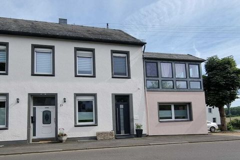 Precioso y luminoso apartamento de vacaciones con las mejores instalaciones en un tranquilo pueblo de Eifel. Directamente en la naturaleza, en rutas de senderismo y a sólo unos kilómetros de Nürburgring.