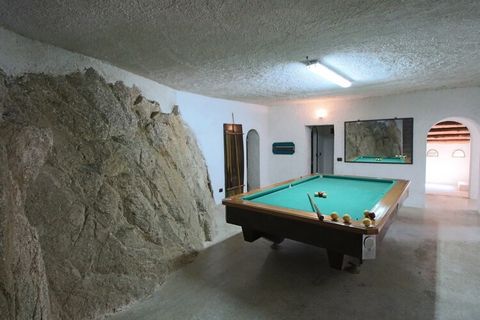 Ubicado en Capo Vaticano, esta mansión de 2 dormitorios cuenta con 5 personas, ideal para una familia. La propiedad cuenta con una piscina compartida para que pueda disfrutar de unas pocas vueltas y una terraza donde pueda relajarse. El mar y la mare...