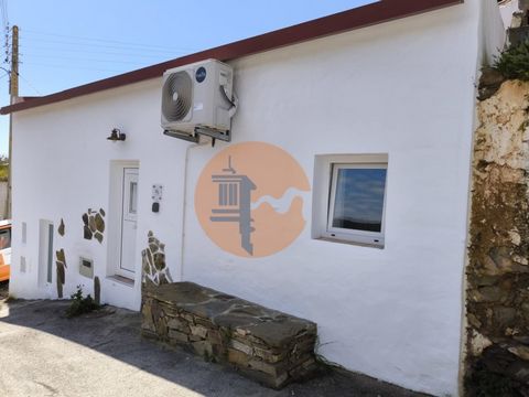 House with river view in Guerreiros do Rio, Alcoutim - Algarve. House fully renovated and sold furnished. In the charming village of Guerreiros do Rio - Alcoutim, there is this fully equipped single-storey house, renovated in 2022. The Guadiana River...