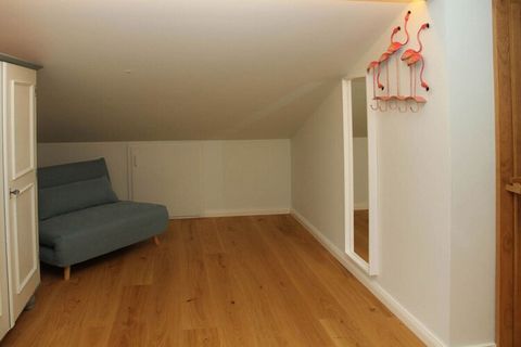 Suite mansardée récemment agrandie sur 100 m2 de surface au sol. Avec un mobilier individuel et de haute qualité. (TVN****)
