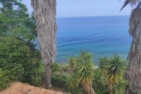 Este es el lugar perfecto para unas excelentes vacaciones en la Calabria italiana. Este apartamento con acceso a una piscina comunitaria es ideal para unas vacaciones en familia bajo el sol Pasee por la hermosa región o visite los numerosos pueblos p...