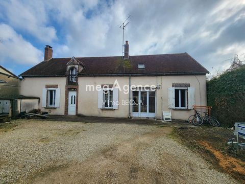 Située à Courgenay , cette charmante maison ancienne de type fermette avec une surface habitable de 153 m² sur un terrain de 570 m² offre un cadre de vie paisible et authentique. Courgenay, commune pleine de charme de l'Yonne, séduit par son ambiance...