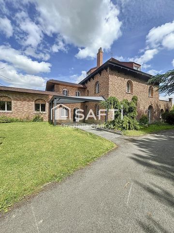 Située à Vimy (62580), cette propriété bénéficie d'un environnement prestigieux et paisible, à proximité de toutes les commodités. Nichée sur un terrain spacieux de 2000 m², elle offre un cadre de vie idéal, à quelques pas de parcs, écoles et commerc...