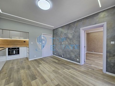 Top Estate Real Estate offers you a thoroughly renovated floor of a house with three bedrooms and a yard in the town of Gorna Oryahovitsa. The property is located in a quiet neighborhood close to schools, a retail park, a kindergarten, supermarkets a...