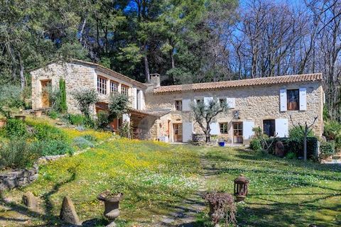 GRIGNAN REGION - EXCLUSIVE Nestling in a bucolic setting in the immediate vicinity of an authentic Provencal village, this property enjoys a privileged location in a dominant position, offering panoramic views over the surrounding countryside, the vi...
