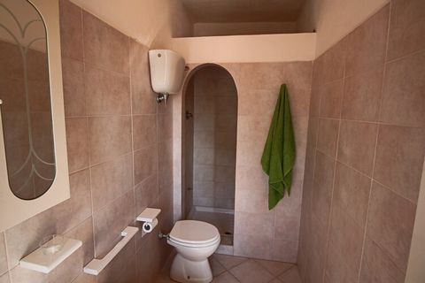 Esta mansión de 2 dormitorios en Capo Vaticano ofrece vistas al mar y tiene capacidad para 5 personas. Ideal para una pequeña familia, cuenta con una piscina compartida, por lo que puede refrescarse y un jardín, para que pueda disfrutar del exuberant...