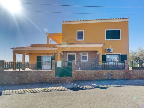 3 bedroom house with 244 sqm, fully equipped and furnished, on a plot of 760 sqm, located in Santa Justa near Martin Longo. Surrounded by green areas and rustic houses, it has surroundings that provide a relaxed lifestyle, immersed in nature, which i...