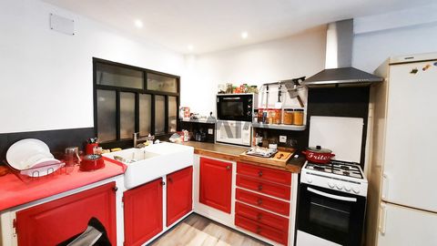 NOUVEAUTÉ SAMIM QUISSAC- MAISON DE VILLAGE de 170m2, COMPOSÉE DE DEUX APPARTEMENTS INDÉPENDANTS. Idéal pour un jeune couple, ou un investisseur. Cette maison de village, est rénovée en grande partie. Au RdC Inférieur: Une pièce atelier, un escalier i...