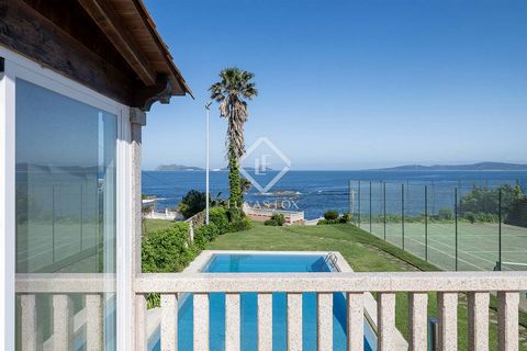 Lucas Fox offers a stunning beachfront property that is unique in the region for its location right by the Vigo estuary and its direct access to the Portiño beach, with its white sands, crystal-clear waters and its gorgeous scenery. The property has ...