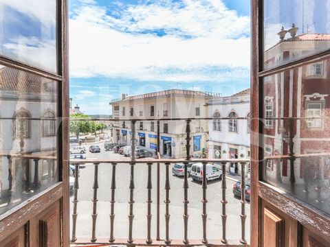 Maniero situato nel centro di Figueiró dos Vinhos, in Praça do Município. Edificio storico, costruito dal capitano dell'India, Manoel Godinho de Sá, come si legge sullo stemma, sulla facciata. Un edificio dalle linee sobrie e attente, fa parte del ri...